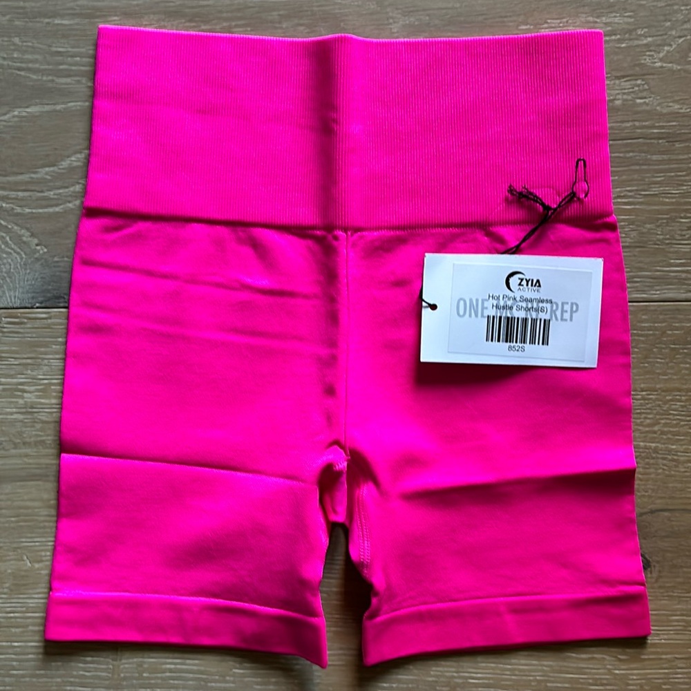 Zyia hot pink seamless hustle shorts BNWT